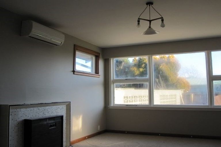 Photo of property in 39 Skerten Avenue, Hornby, Christchurch, 8042