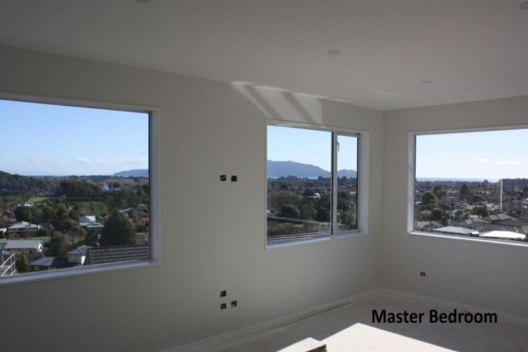 Photo of property in 103 Kakariki Grove, Waikanae, 5036