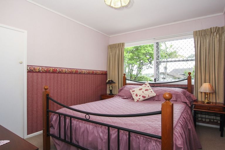 Photo of property in 10 Crompton Road, Massey, Auckland, 0614