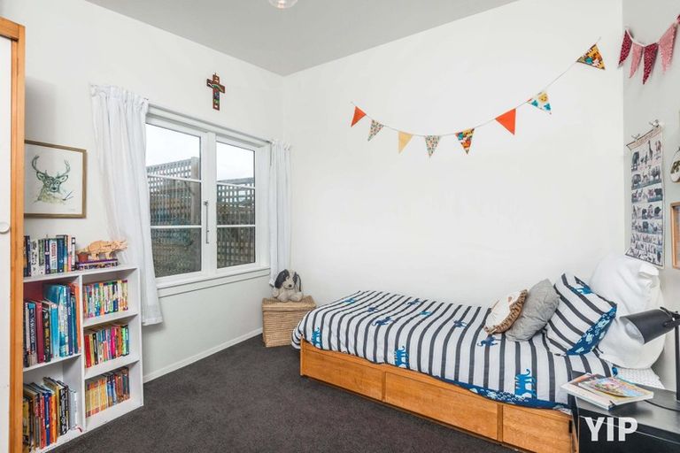 Photo of property in 11 Lyndfield Lane, Newlands, Wellington, 6037