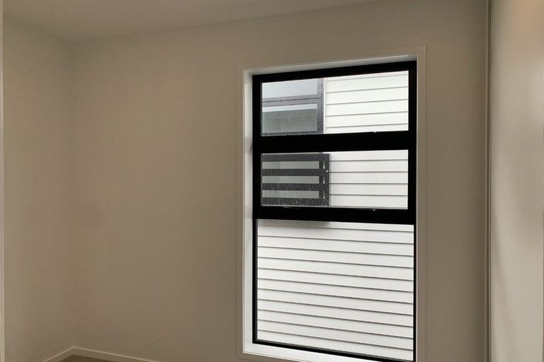 Photo of property in 24 Rauemi Way, Te Atatu South, Auckland, 0610