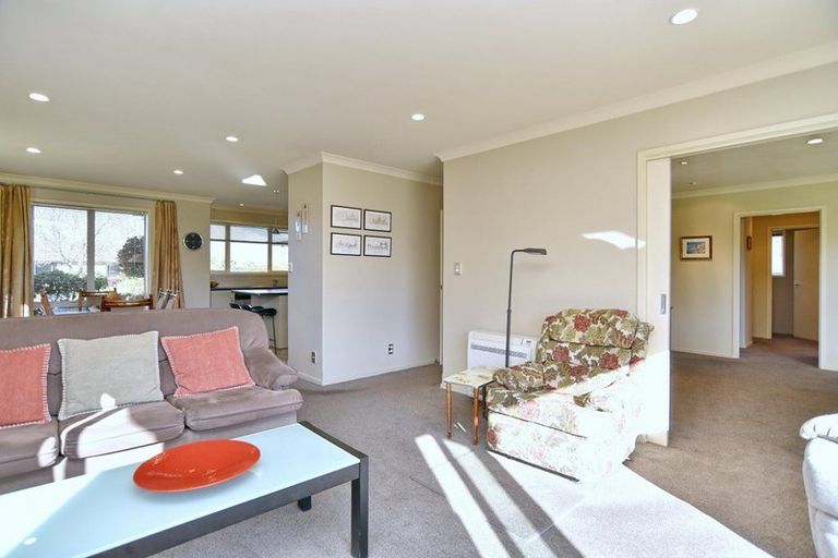 Photo of property in 8 Ross Place, Northwood, Christchurch, 8051