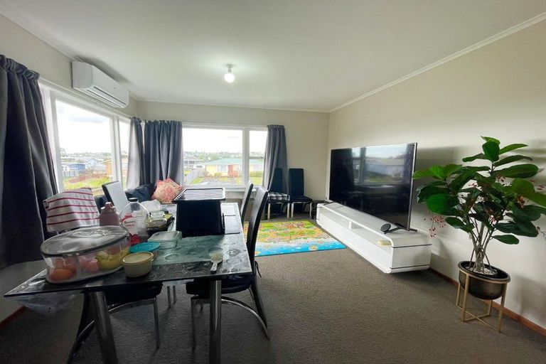 Photo of property in 11 Helleur Road, Massey, Auckland, 0614