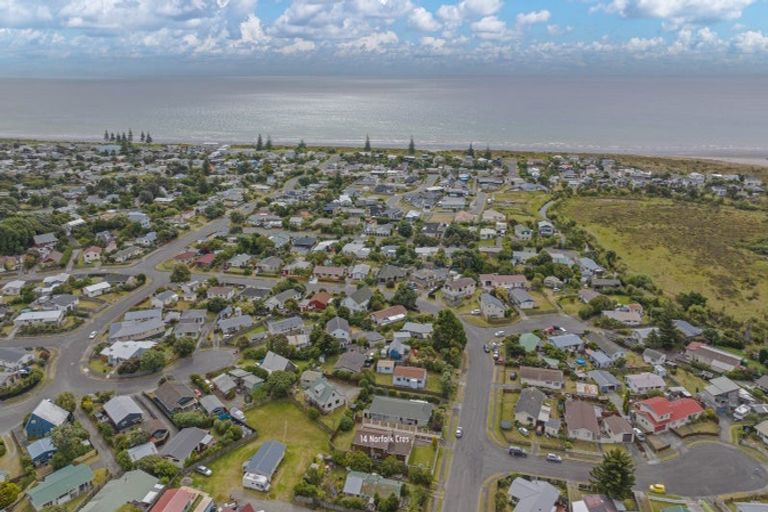 Photo of property in 14 Norfolk Crescent, Otaki Beach, Otaki, 5512