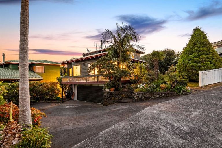 Photo of property in 181 Luckens Road, West Harbour, Auckland, 0618