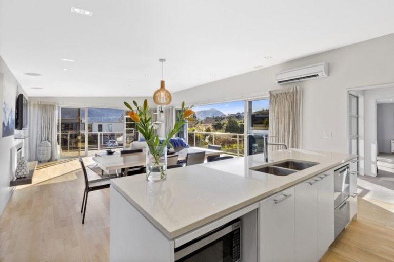 Photo of property in 73 Oregon Drive, Kelvin Heights, Queenstown, 9300