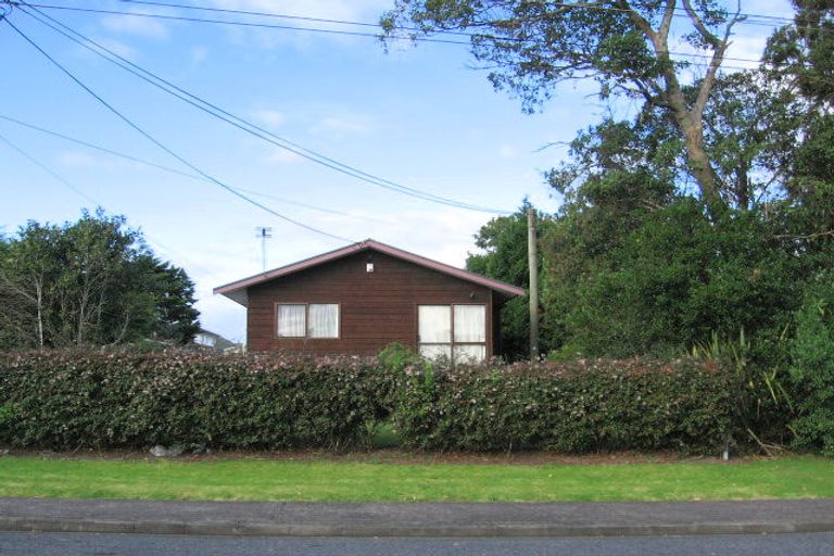 Photo of property in 13 Karamu Street, Te Atatu Peninsula, Auckland, 0610