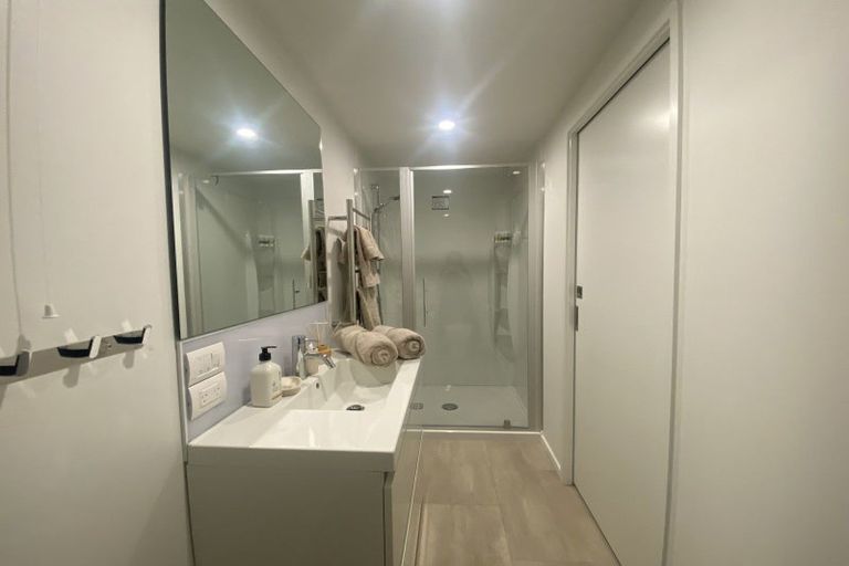 Photo of property in 9 Cypress Court, Kelvin Heights, Queenstown, 9300