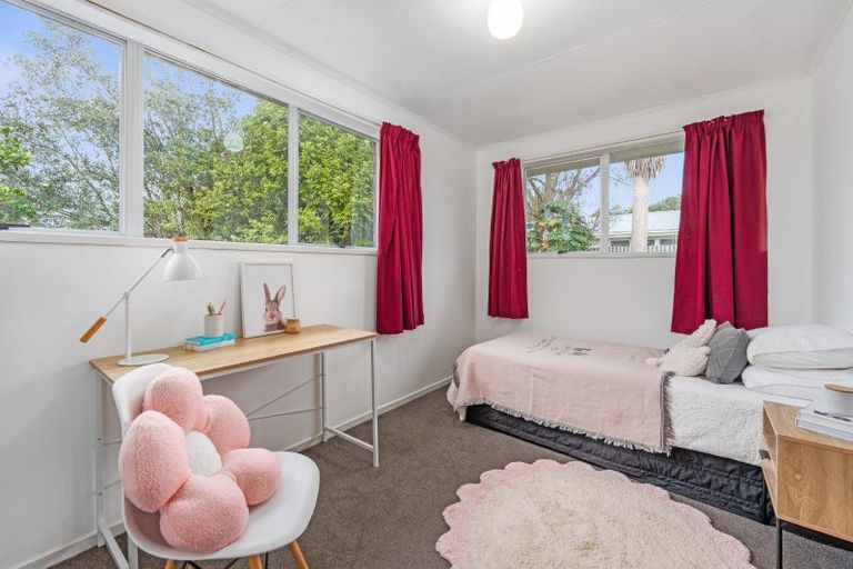 Photo of property in 26 Halswell Crescent, Westbrook, Palmerston North, 4412