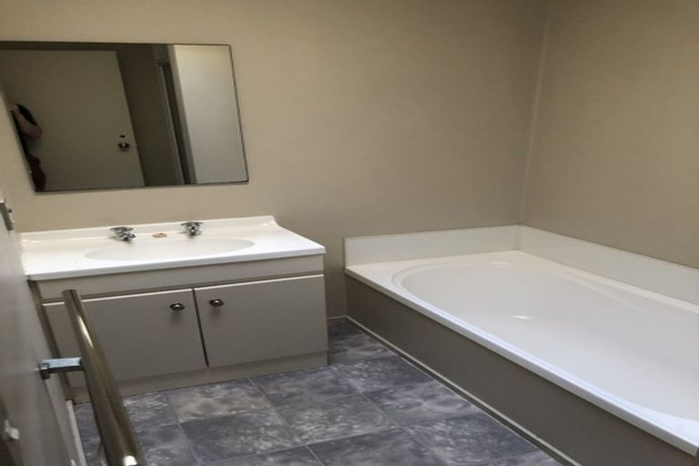 Photo of property in 10 George Street, Thorndon, Wellington, 6011
