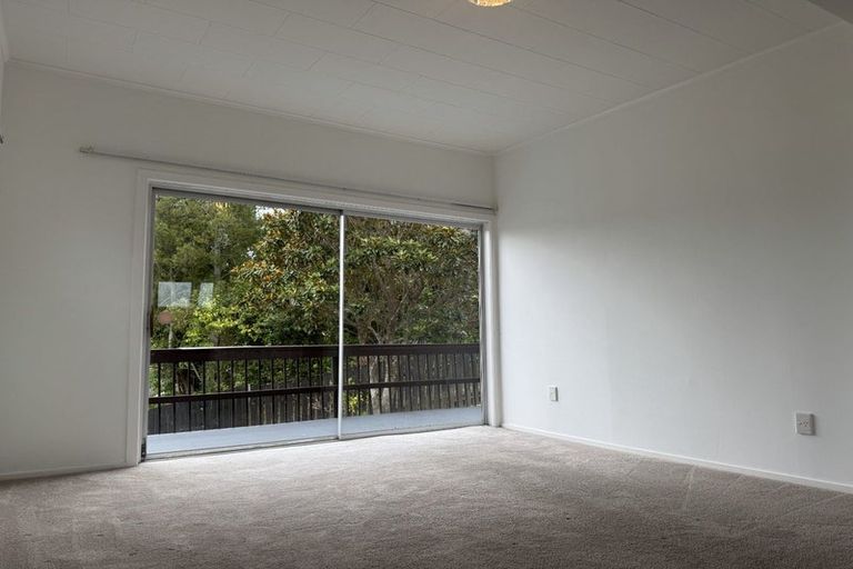 Photo of property in 16 Cheval Drive, Totara Vale, Auckland, 0629