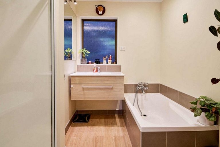 Photo of property in 9 Kenef Road, Paremata, Porirua, 5024