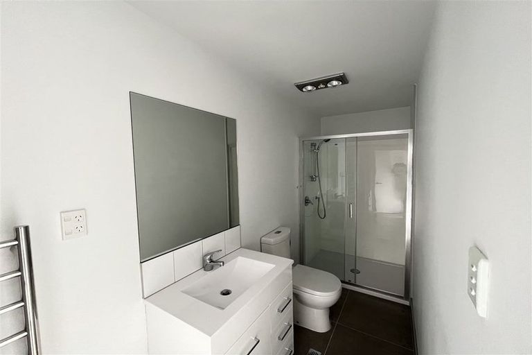 Photo of property in 1 Eileen Newey Place, Henderson, Auckland, 0612