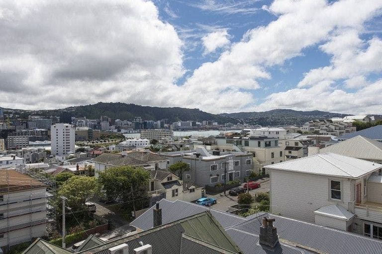 Photo of property in 2u2 Hawker Street, Mount Victoria, Wellington, 6011