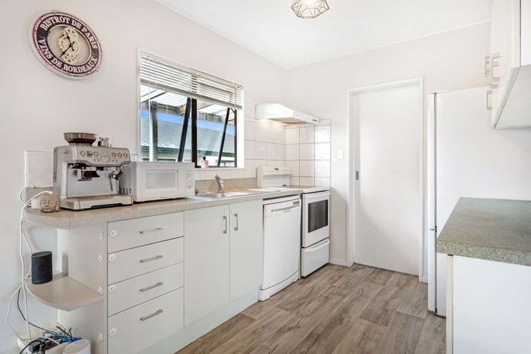 Photo of property in 35b Aquarius Drive, Kawaha Point, Rotorua, 3010