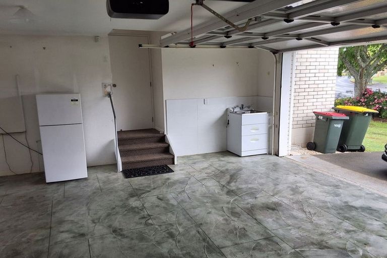 Photo of property in 53 Golfland Drive, Golflands, Auckland, 2013