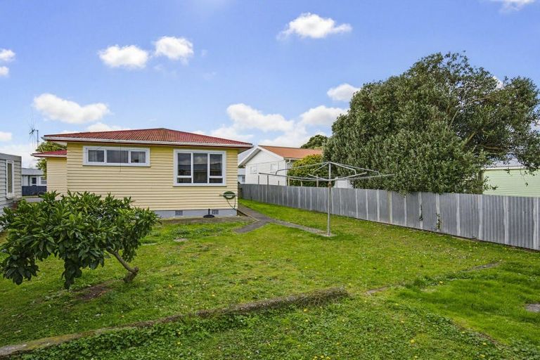 Photo of property in 12 Cargill Street, Levin, 5510