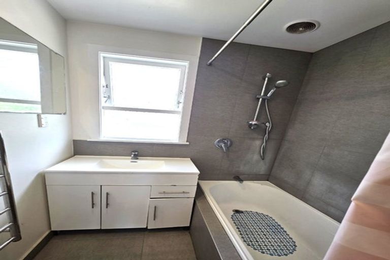 Photo of property in 54 Forest Hill Road, Henderson, Auckland, 0612