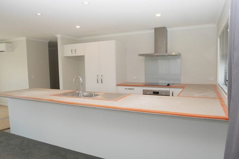 Photo of property in 16 Utauta Street, Waikanae, 5036