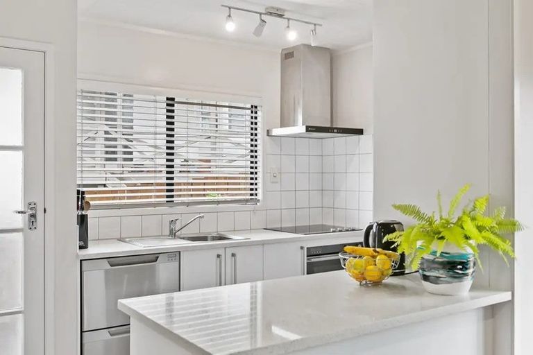 Photo of property in 2/1 Landsdale Place, Massey, Auckland, 0614