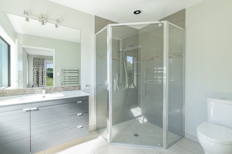 Photo of property in 30c Thompsons Track, Aongatete, 3178