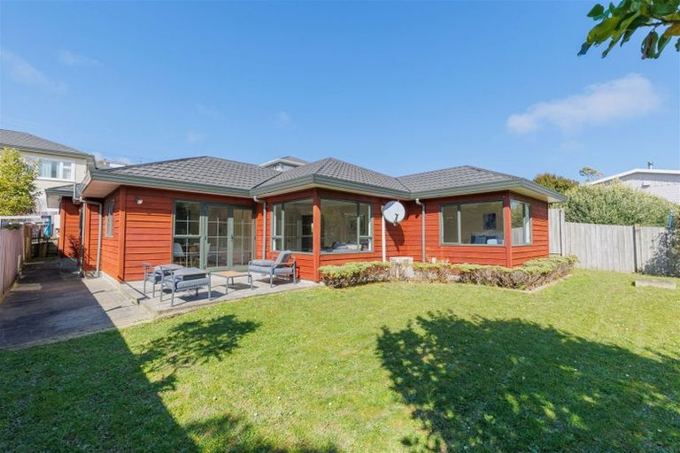 Photo of property in 15u6 Glanmire Road, Newlands, Wellington, 6037