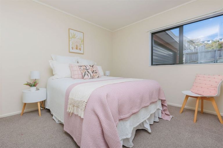 Photo of property in 15u6 Glanmire Road, Newlands, Wellington, 6037