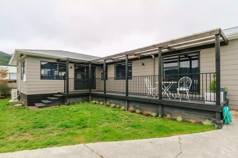 Photo of property in 5b Kilkenny Grove, Wainuiomata, Lower Hutt, 5014