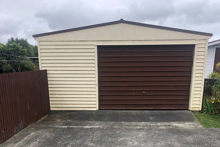 Photo of property in 28 Newington Road, Henderson, Auckland, 0612