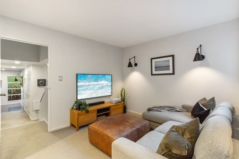 Photo of property in 25 Bemrose Place, Cockle Bay, Auckland, 2014