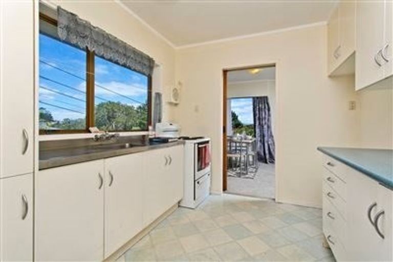 Photo of property in 1/152 Glenfield Road, Birkenhead, Auckland, 0626