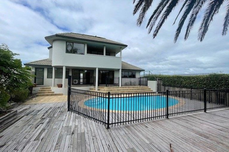 Photo of property in 1/12 Richards Avenue, Forrest Hill, Auckland, 0620