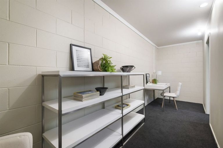 Photo of property in 2/71 Pupuke Road, Northcote, Auckland, 0627