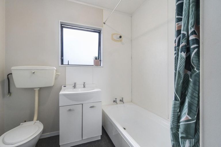 Photo of property in 6 Mona Vale, West Harbour, Auckland, 0618