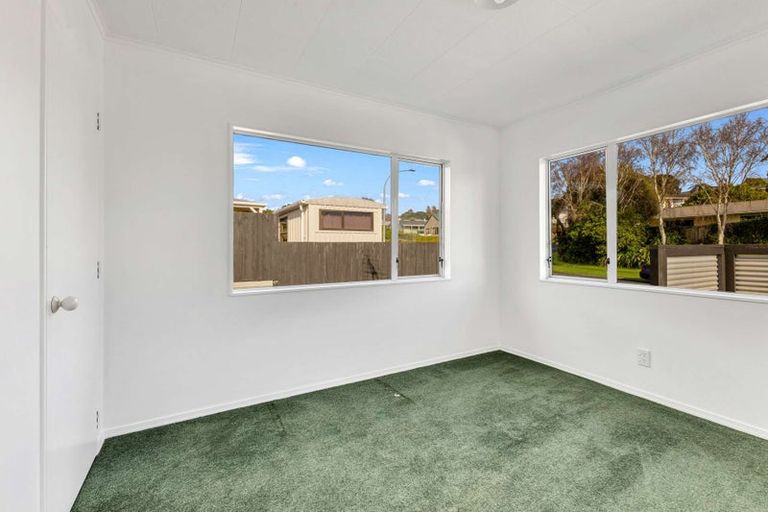Photo of property in 1/58 Riversdale Drive, Merrilands, New Plymouth, 4312