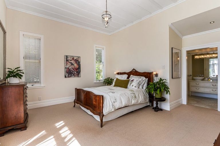 Photo of property in 31 Shoal Bay Road, Devonport, Auckland, 0624