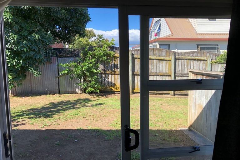 Photo of property in 2/21a Landscape Road, Papatoetoe, Auckland, 2025