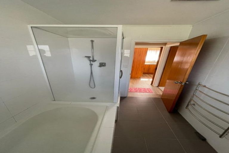 Photo of property in 2 Fitzwater Place, Henderson, Auckland, 0612