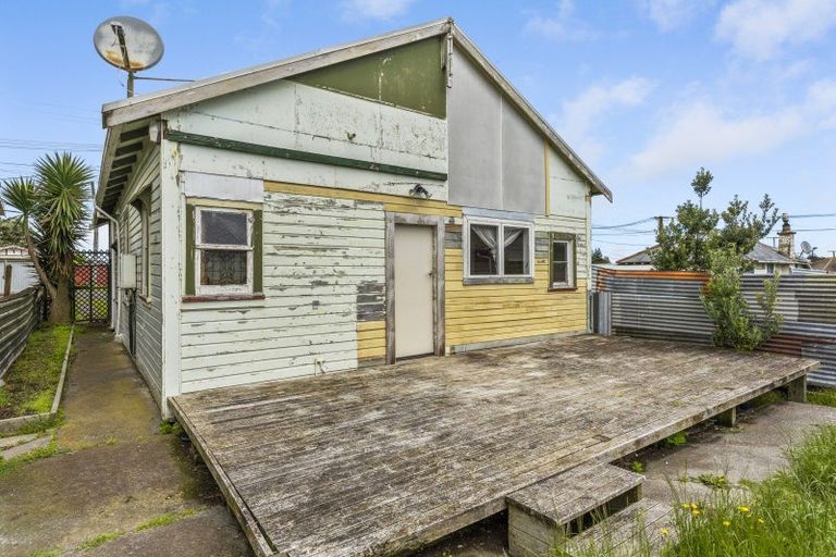 Photo of property in 15 Manuka Street, Castlecliff, Whanganui, 4501