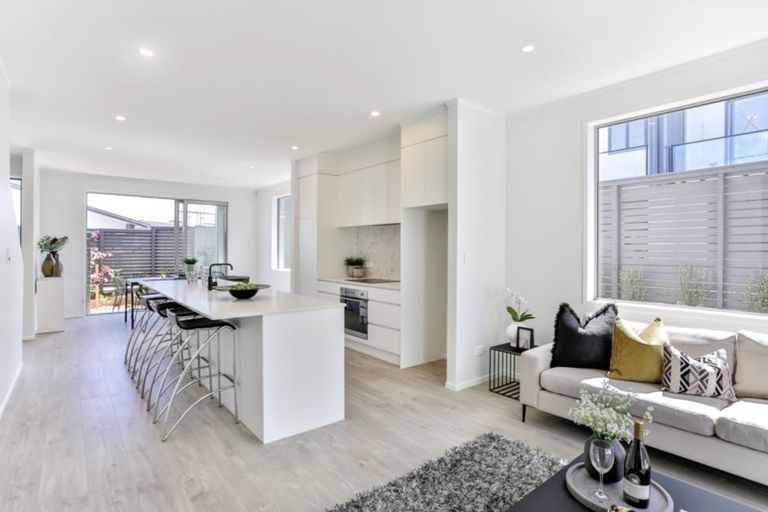 Photo of property in 10a Lyndhurst Road, Tawa, Wellington, 5028