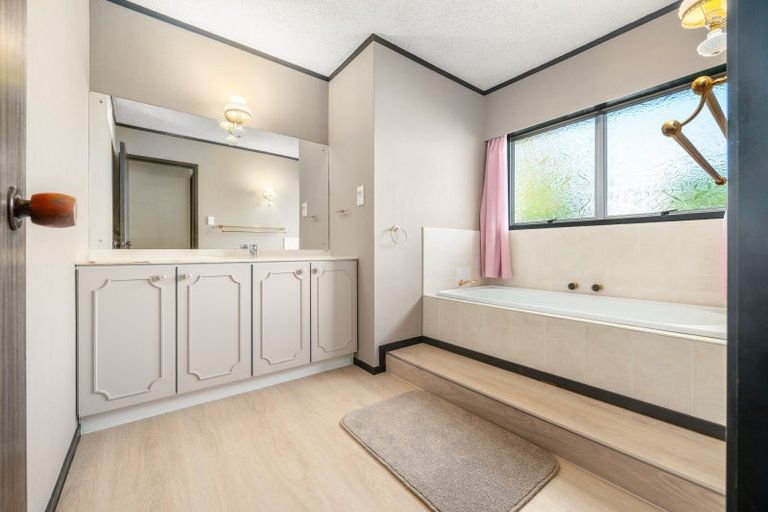 Photo of property in 5 Pohutukawa Drive, Pukete, Hamilton, 3200