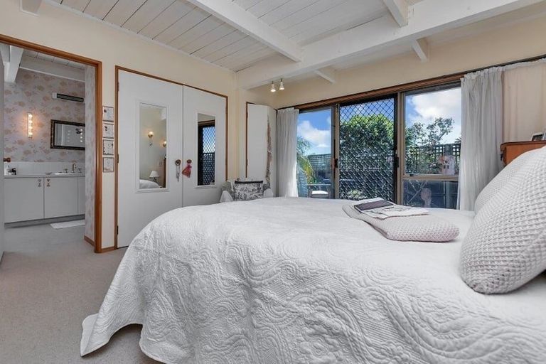 Photo of property in 2/13 Nimrod Place, Half Moon Bay, Auckland, 2012