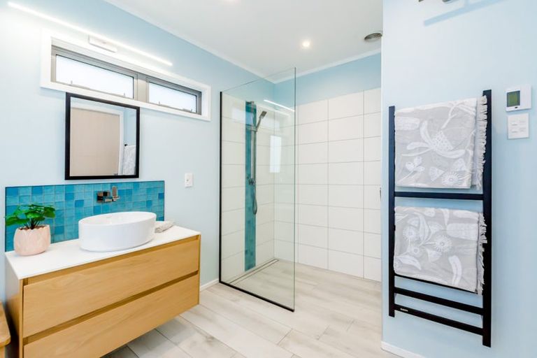 Photo of property in 11 Hicks Crescent, Waikanae Beach, Waikanae, 5036