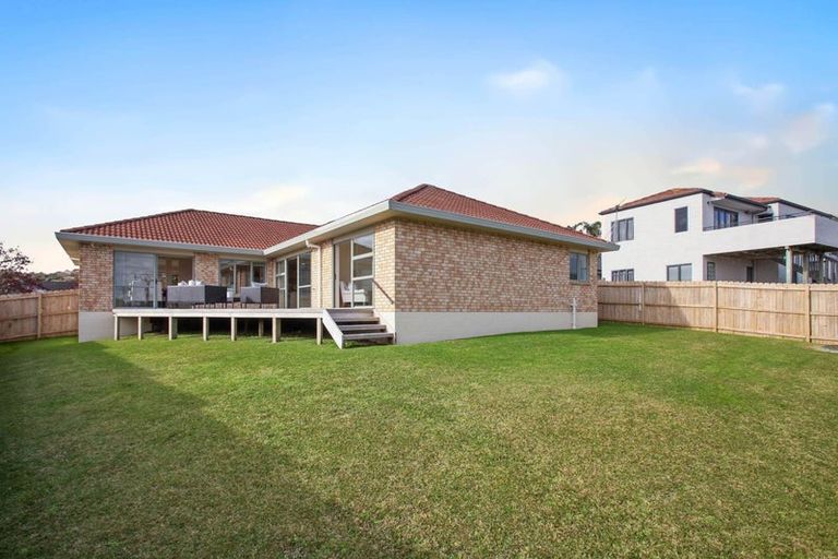 Photo of property in 11 Conacher Close, East Tamaki Heights, Auckland, 2016