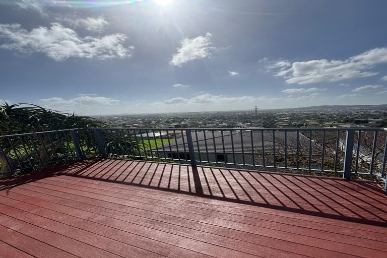 Photo of property in 132 Redoubt Road, Goodwood Heights, Auckland, 2105