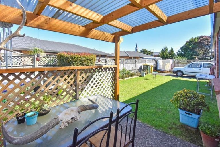 Photo of property in 19 Robertson Road, Favona, Auckland, 2024