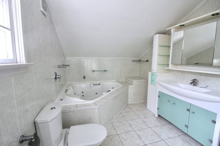 Photo of property in 13 David Crescent, Karori, Wellington, 6012
