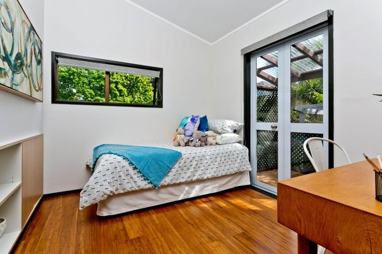 Photo of property in 1/17 Telephone Road, Birkenhead, Auckland, 0626