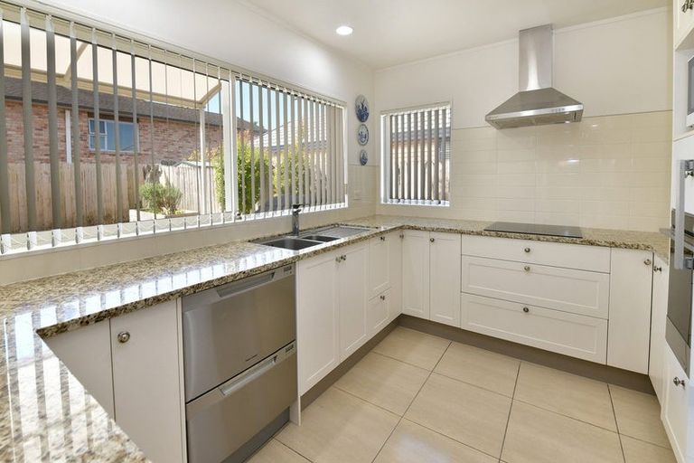 Photo of property in 110 Lakeside Drive, Orewa, 0931