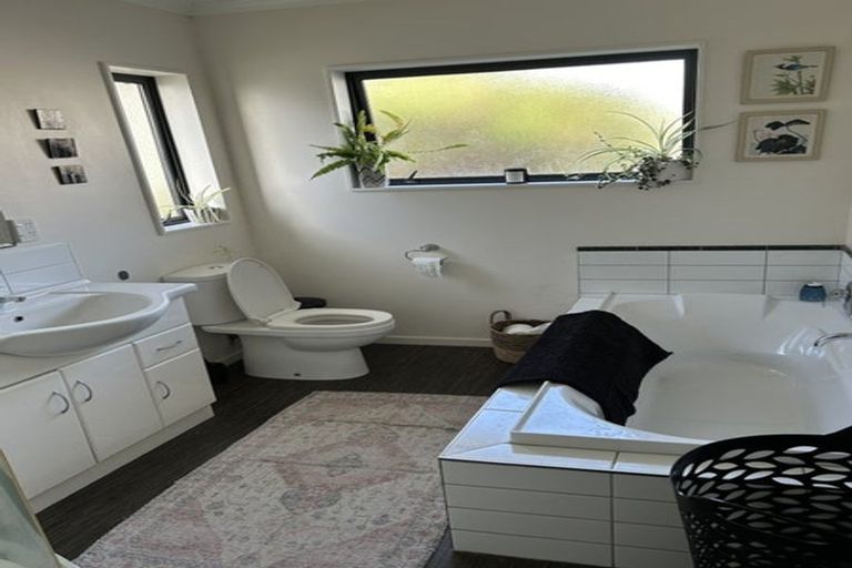 Photo of property in 4 Kekerenga Street, Strathmore Park, Wellington, 6022